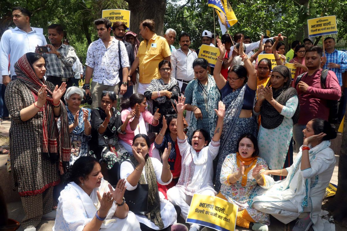AAP protests at Haryana Bhawan over water shortage, demands release of ...